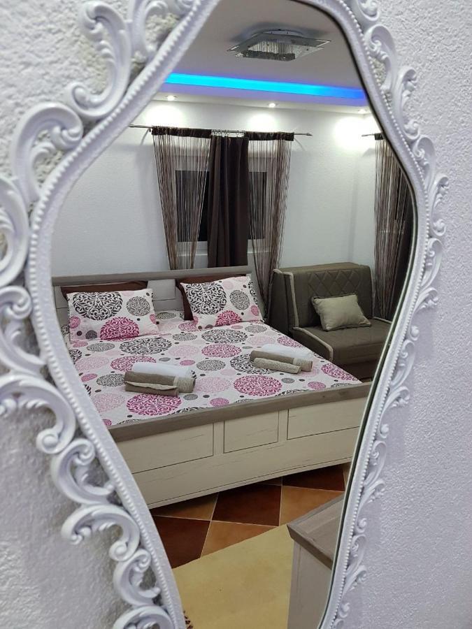 Sunshine Apartment With Private Pool And Parking 코토르 외부 사진