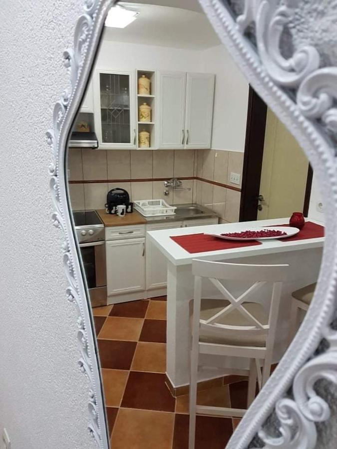 Sunshine Apartment With Private Pool And Parking 코토르 외부 사진