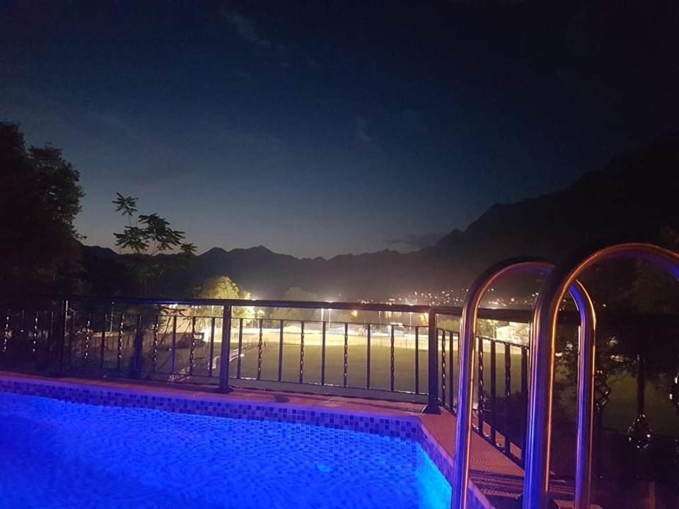 Sunshine Apartment With Private Pool And Parking 코토르 외부 사진
