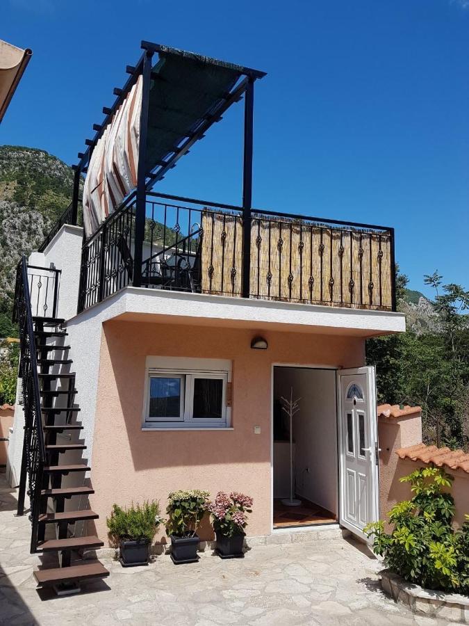 Sunshine Apartment With Private Pool And Parking 코토르 외부 사진
