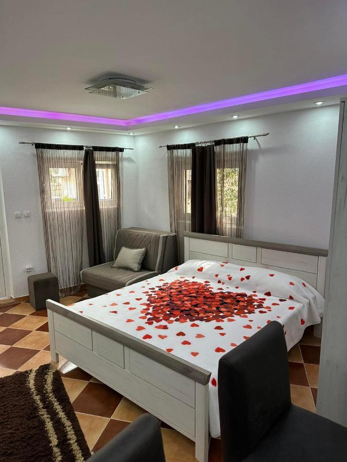 Sunshine Apartment With Private Pool And Parking 코토르 외부 사진